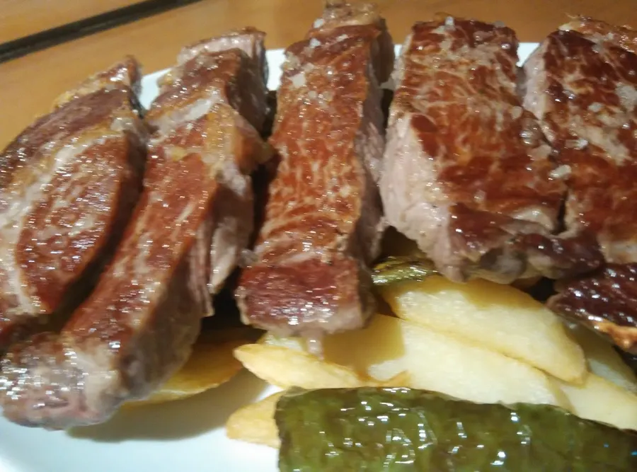 Lomo troceado de ternera, de la carta de Mesón Fresor